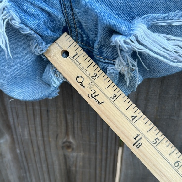 Levi 501 distressed button up cutoff Size 26 denim cutoff shorts - Picture 5 of 6